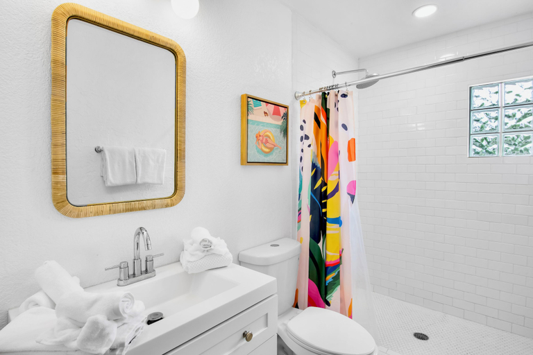 Bathroom 5, Sunrise Garden Resort, Manatee