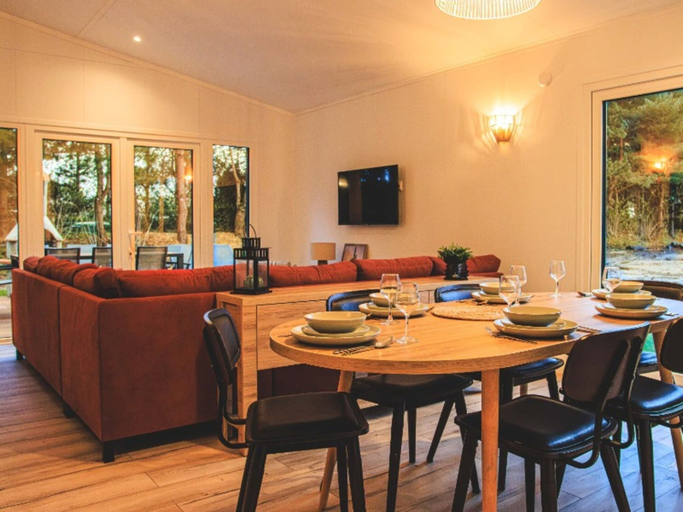 Dining, Premium 8-Person Eco-Friendly Group Lodge, Hardenberg