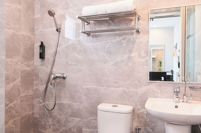 Bathroom 5, ibis budget Singapore Tulip, Singapura