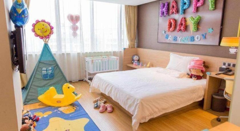 Bedroom 3, IU Hotels·GuiYang North Railway Station Dream City, Guiyang