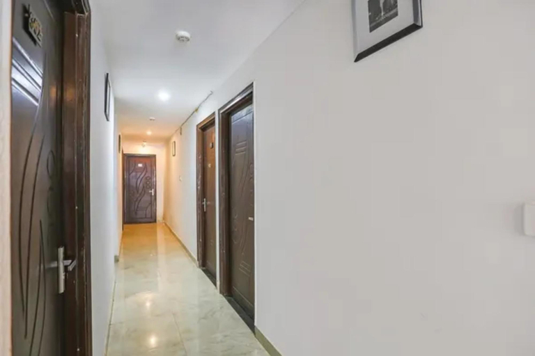 Public Area 2, Via Usha Continental, Kaushambi
