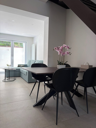 Dining room 5, Luxurious and Beautiful app in Brussels, Bruxelles