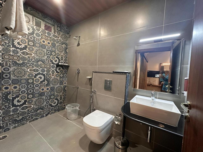 Bathroom 5, Bindiga Peak Resorts, Chikmagalur, Chikmagalur