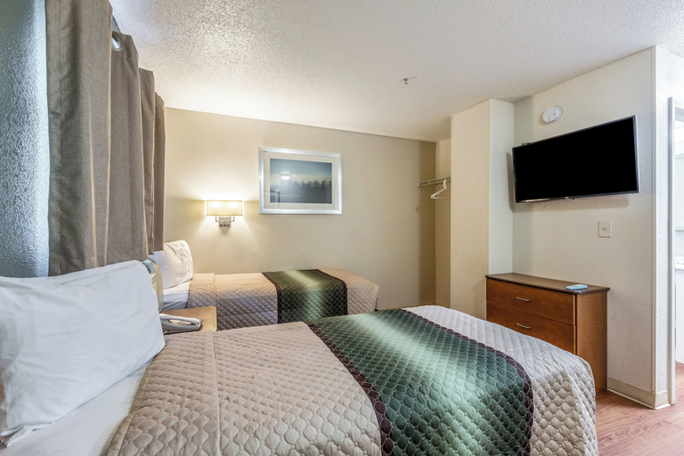 Bedroom 3, HomeTowne Studios by Red Roof Atlanta - Chamblee, DeKalb