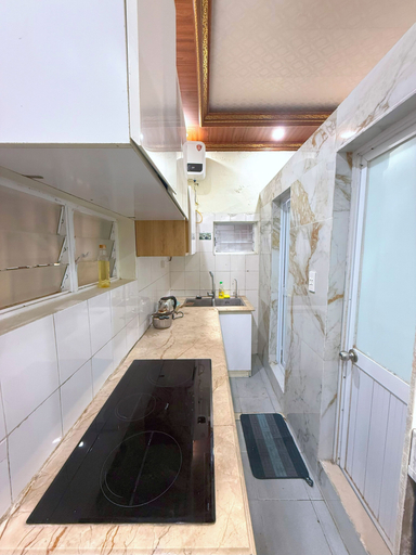 Shared kitchen, LushStay Hanoi Train Street Central, Ba Đình