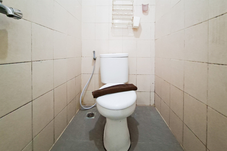 Interior 2, Pleasant And Airy 2Br At Apartment Sky View, South Tangerang