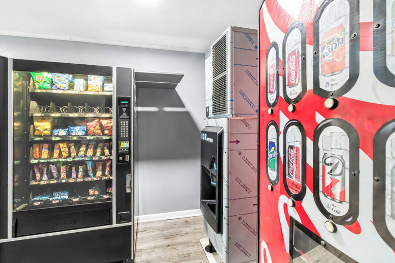 Food & Drinks 5, HomeTowne Studios by Red Roof Florence, KY-Cincinnati Airport, Boone