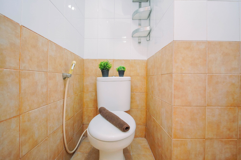 Interior 2, Cozy Minimalist 1Br At Apartment Green Pramuka City, Jakarta Pusat