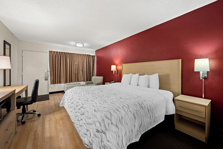Bedroom 3, Red Roof Inn PLUS+ & Suites Naples Downtown-5th Ave S, Collier