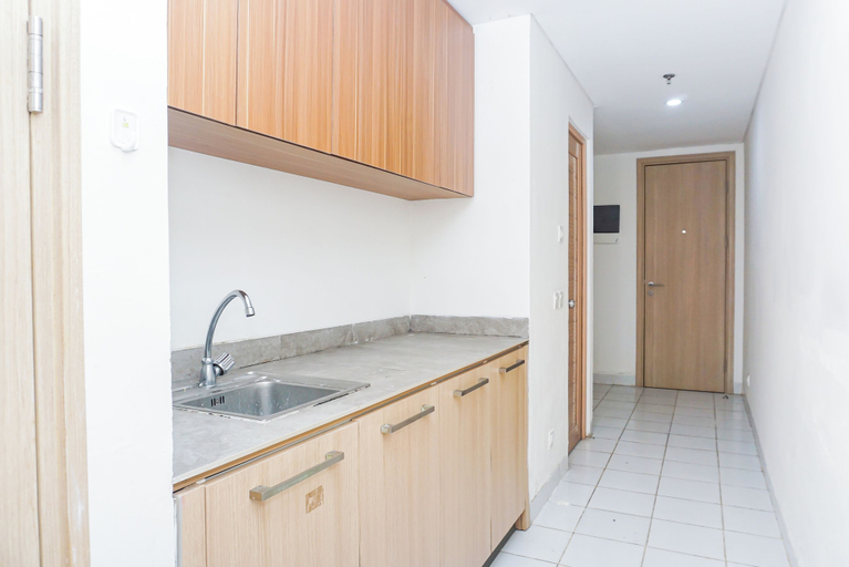 Private kitchen 2, Spacious And Bright 3Br At Apartment Hillcrest House, Tangerang