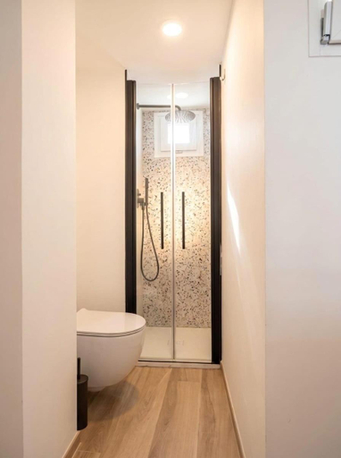 Bathroom 2, Oberdan Apartments, Bari