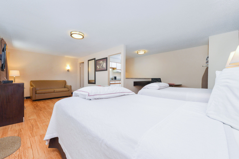 Bedroom 3, Red Roof Inn PLUS+ & Suites Guilford, New Haven