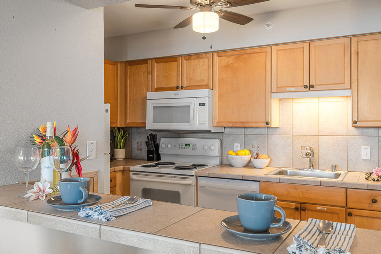 Interior 4, Oceanfront 1BD Condo w Stunning Maui Views Valley Isle 904, Maui