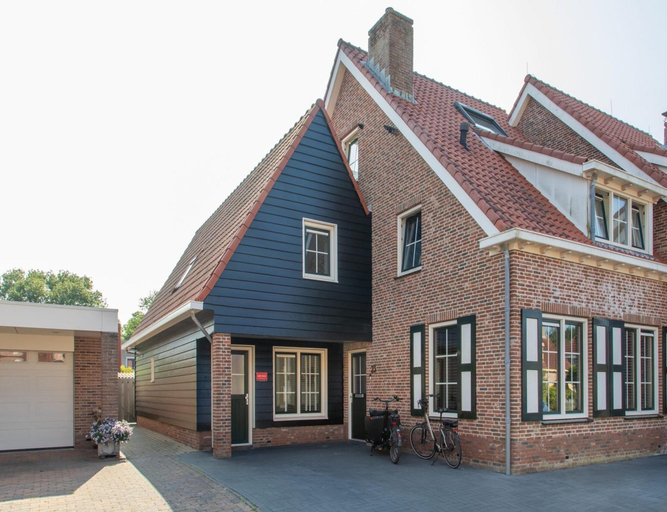 Others 1, Holiday Home in Domburg Near the Beach, Veere