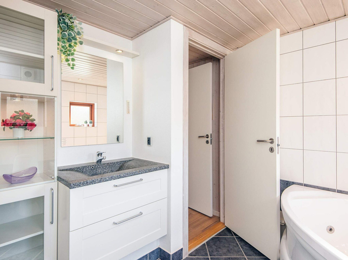 Bathroom 4, 4 Star Holiday Home in Ulfborg, Holstebro