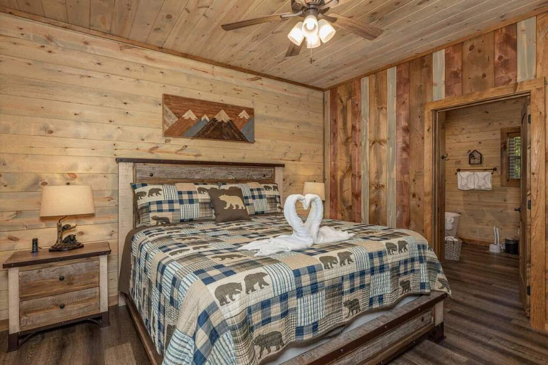 Bedroom 2, Lux Cabin Mtn Views Flat Parking Dog Friendly, Sevier