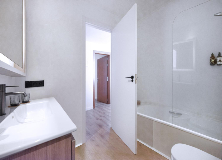 Bathroom 4, INNSiDE by Melia Valencia Oceanic, Valencia