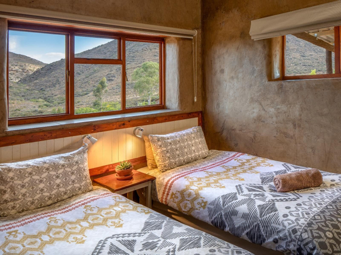 Room 5, Kingfisher Cottages, Cape Winelands