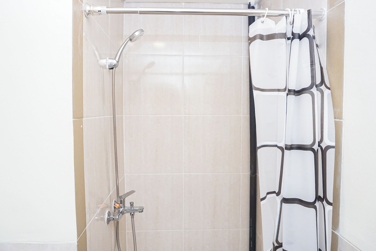 Bathroom 5, Modern And Airy 3Br At Apartment Meikarta District 2, Cikarang
