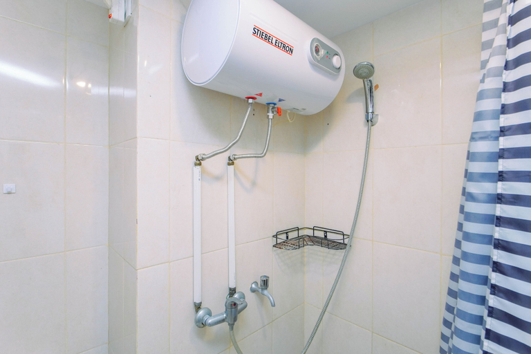 Bathroom 2, Neat And Nice Studio Room At Apartment Springlake Summarecon Bekasi, Bekasi