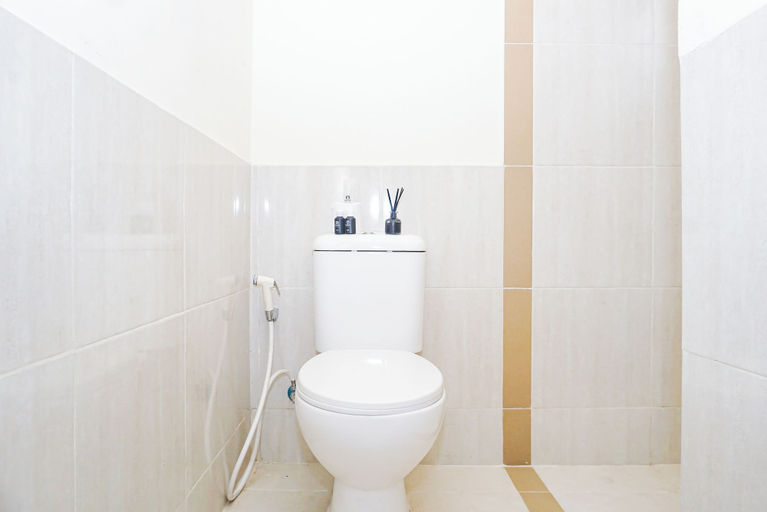 Interior 3, Homey And Warm Studio Room At Apartment Meikarta District 1, Cikarang