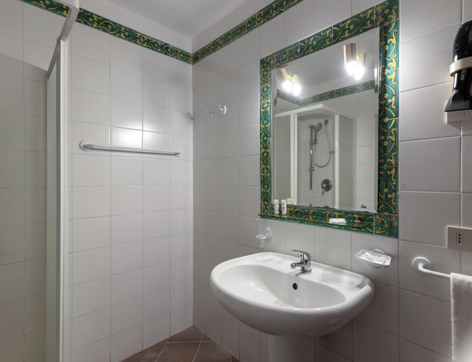 Bathroom 5, Hotiday Taormina Mare, Messina