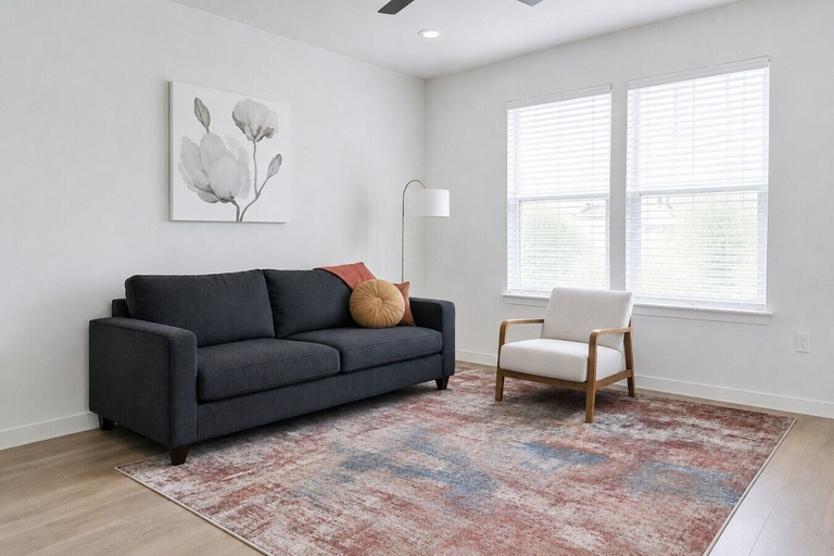 Room 2, Modern Apt I Prime Location & Workspace, Grayson