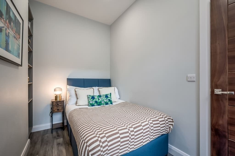 Room, Central Belfast Apartments - The Malone Suites, Belfast