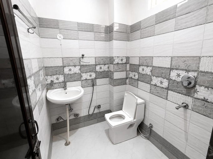 Bathroom, Hotel Aman, Garhwal