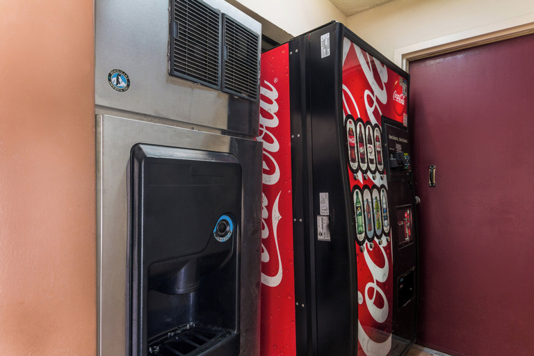 Food & Drinks 5, Red Roof Inn Texarkana, Miller