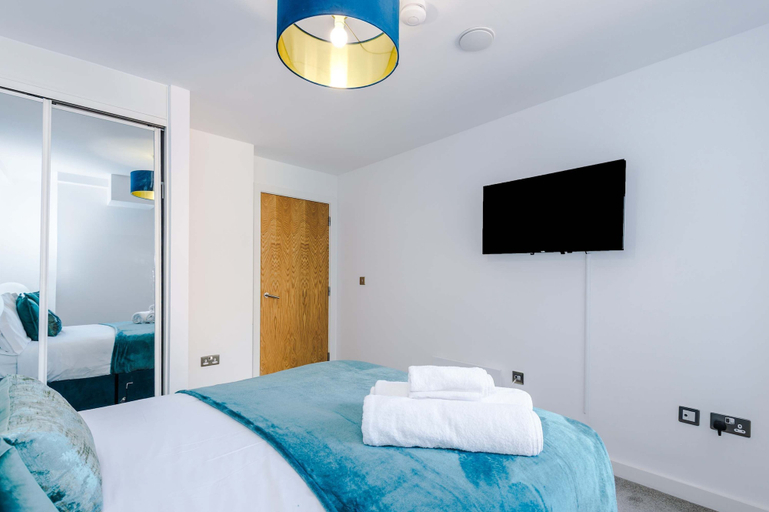 Room 3, Modern 2 Bed Duplex Free Parking Wi Fi, Manchester
