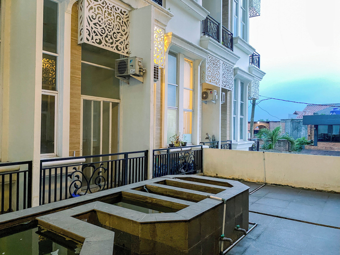 Exterior 3, Urban Loft Studio At Apartment Apple 1 Condovilla, South Jakarta