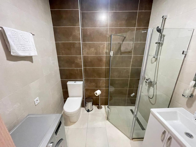 Bathroom 5, Atmosphere Apartments, Batumi