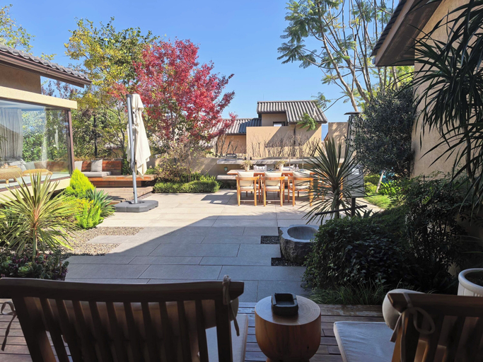 Outdoor dining 2, SYCX Retreat Villas, Dali Bai
