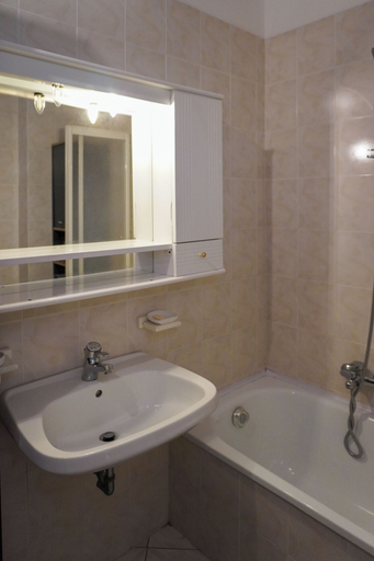 Bathroom 2, La finestra sul mare, La Spezia