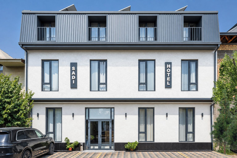 Exterior & Views