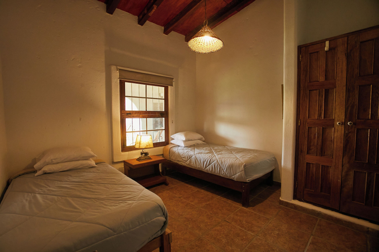 Room 4, Nature Retreat 4BR with Pool in Cañete, Cañete