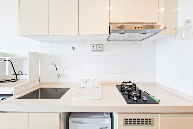 Private kitchen 5, Functional Homey Studio Room At Apartment Sky House Bsd, Tangerang Selatan