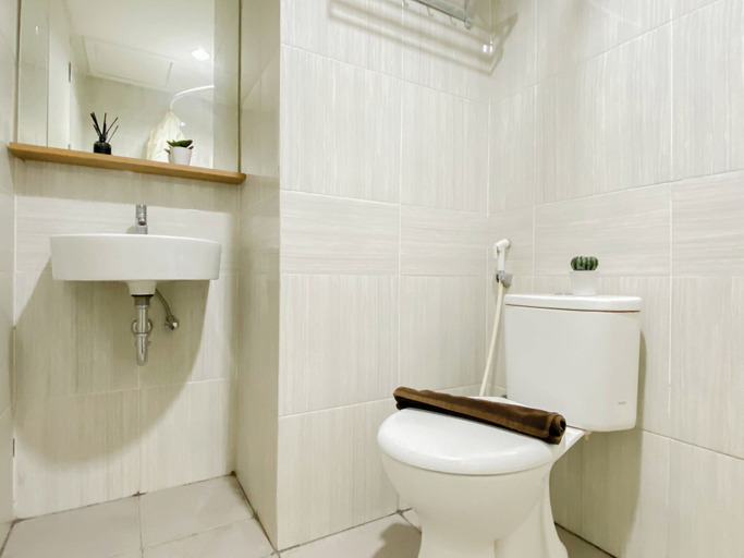Interior 4, Warm And Minimalist Studio Apartment Vasanta Innopark, Cikarang