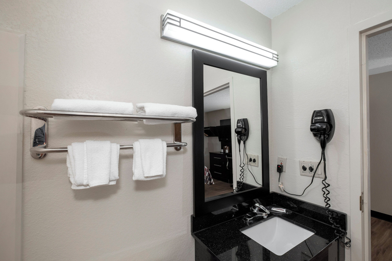 Bathroom 5, Red Roof Inn Springfield, MO, Greene