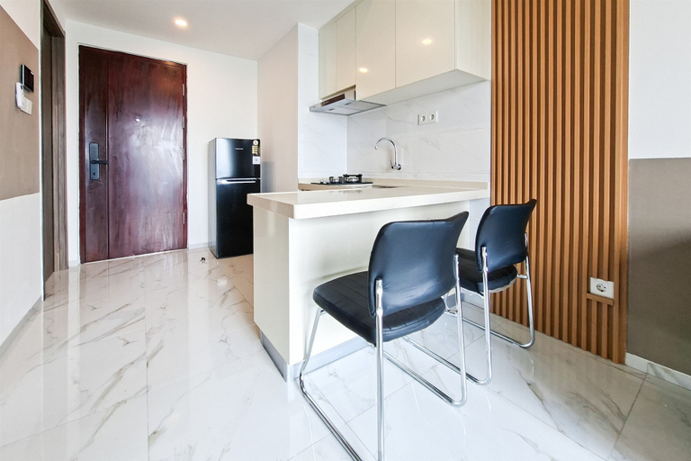 Dining room, Elegant Charming 1Br At Apartment Sky House Bsd, South Tangerang