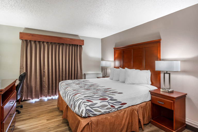 Bedroom 3, Red Roof Inn & Suites Sulphur Springs, Hopkins
