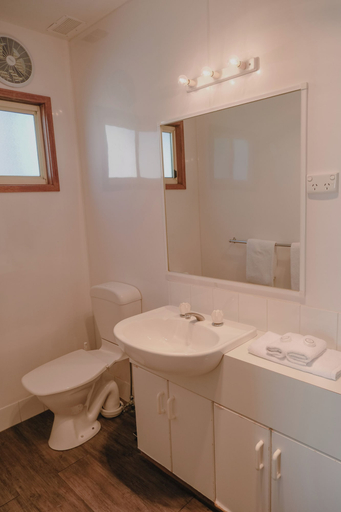 Bathroom 4, BIG4 Melbourne Holiday Park, Melbourne