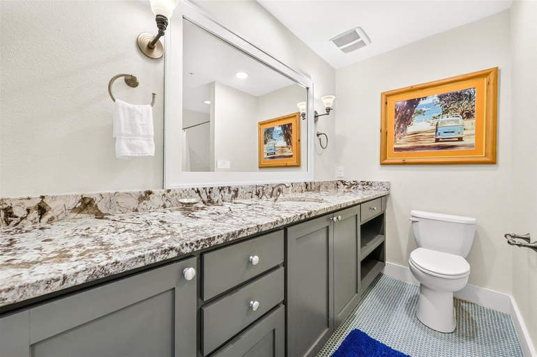 Bathroom 4, Endless Summer TC 2302, Nueces