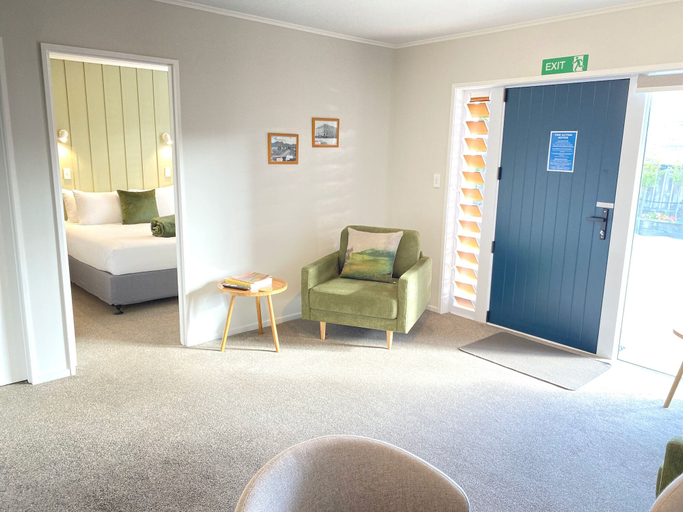 Others 4, Pioneer Motel, Tasman