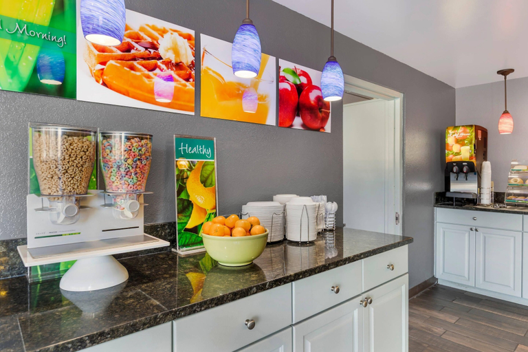 Food & Drinks 5, Quality Inn & Suites Easley - Greenville, Pickens