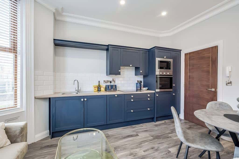 Living area 2, Central Belfast Apartments - The Malone Suites, Belfast