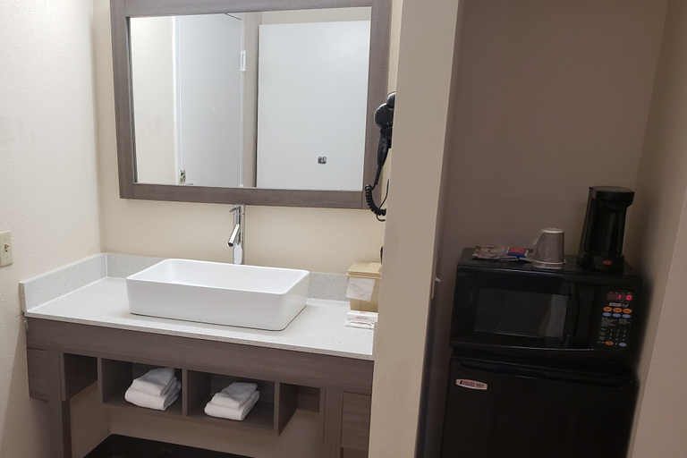 Bathroom 4, Red Roof Inn Moss Point, Jackson