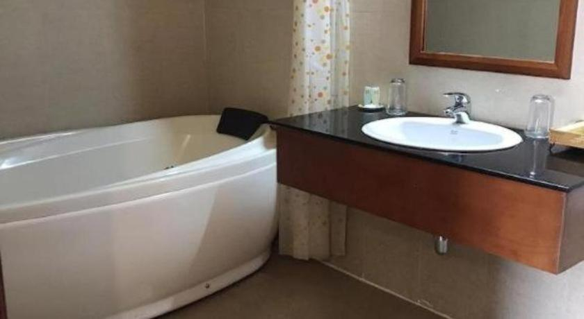 Bathroom 4, Hoang Yen Hotel Thu Dau Mot, Thủ Dầu Một