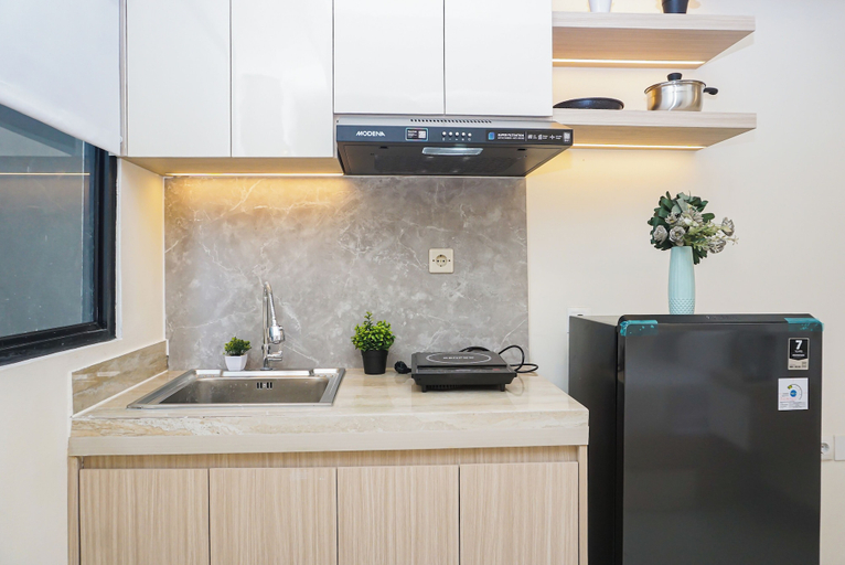 Private kitchen 3, Warm Studio Room At Apartment Meikarta District 2 Near Dian Harapan School, Cikarang
